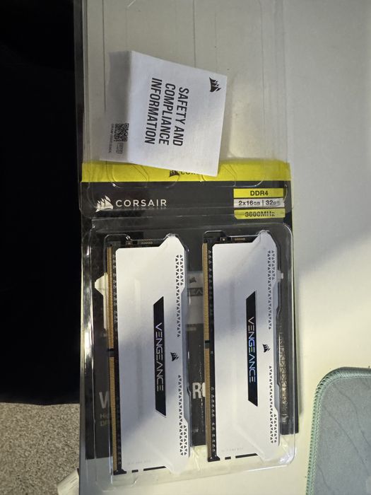 Corsair 32 GB (2 x 16 GB) DDR4 DRAM 3600 MHz C18