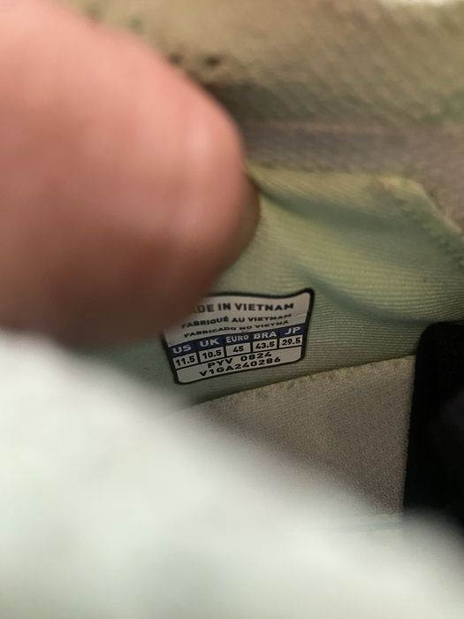 Волейбольні кросівки mizuno