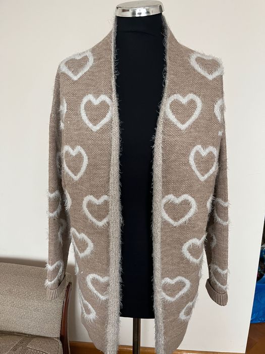 Sweter kardigan rozm S w serduszka