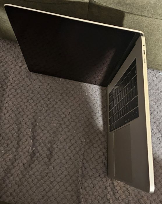 Apple MacBook pro a1990 i9 16 512