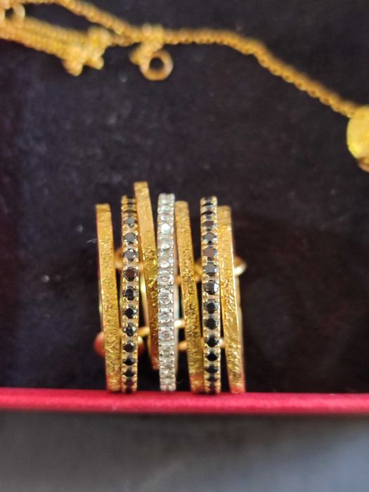 Anel em ouro  " 7 alianças " de Maria João Bahia