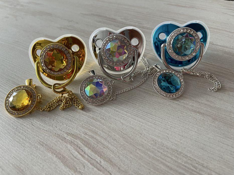 Новогодняя акция! 1+1=3! Соска в стразах с держателем!