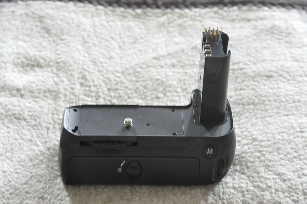 Gripp do nikon d 90 Dodatkowy pojemnik na akumulatory-baterje.