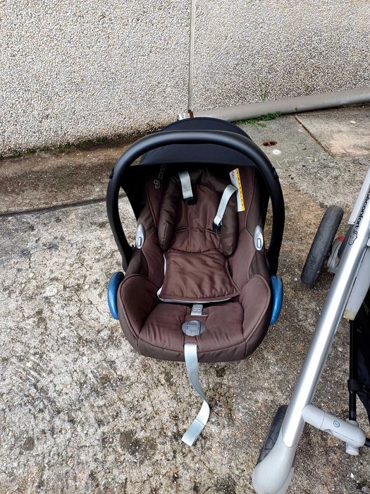 Reservado /Carrinho de bebê com cuca(oferta da cama em madeira branca