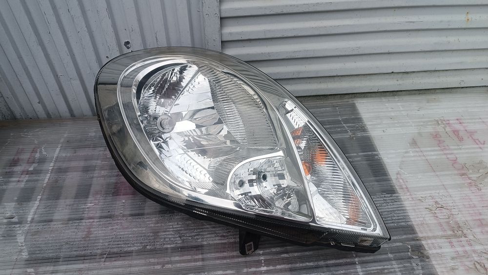 Vendo farol esquerdo de Renault trafic ano 2007