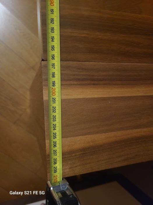 Stół z orzecha amerykańskiego