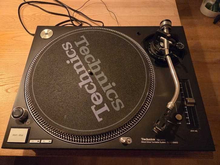 Technics SL-1210 MK5