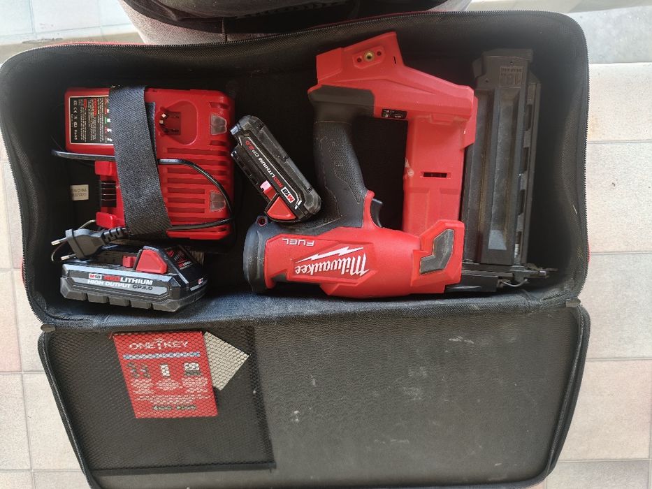 Milwaukee Pistola de Prego M18