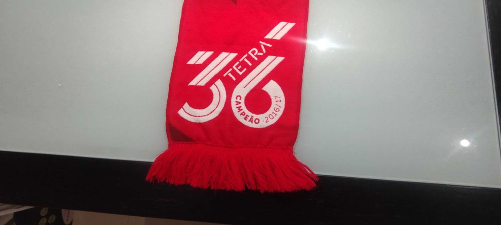 Cachecol oficial Benfica Tetra