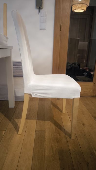 Mesa de jantar e cadeiras