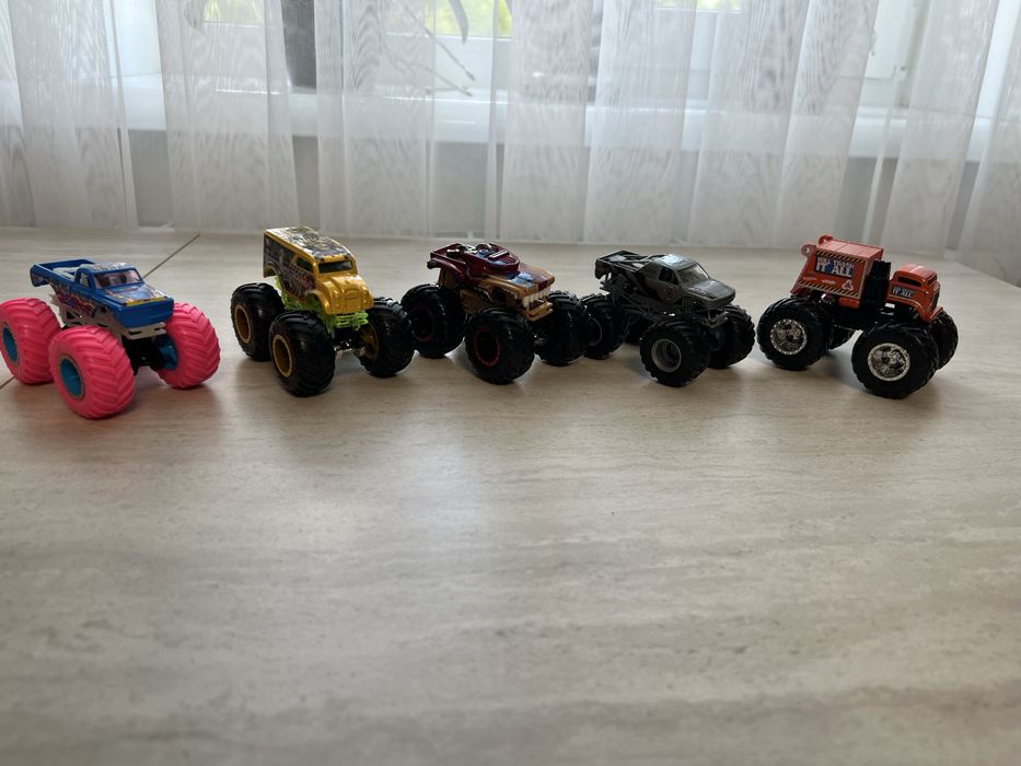 Машинки хотвілс Hot Wheels