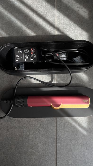 Dyson Airstrait HT01 Velvet Red/Gold — оригінал