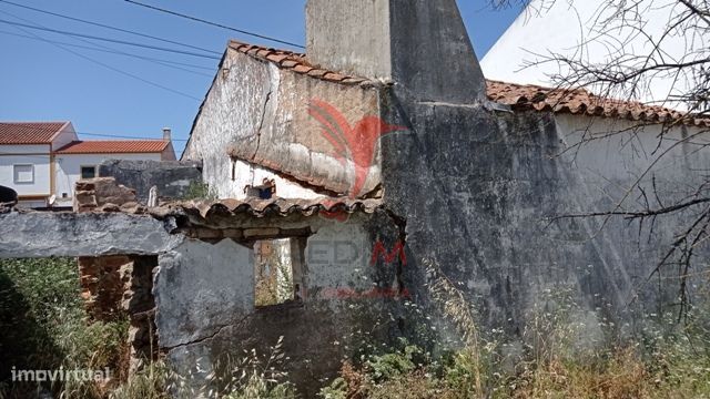 Detached house with approved construction project, Montargil