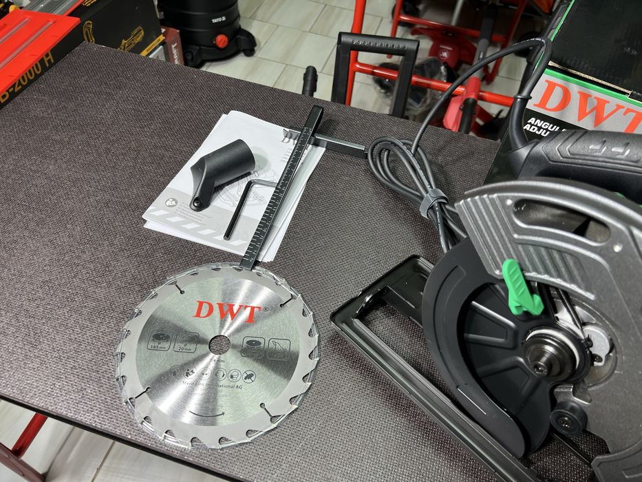 Дисковая пила DWT HKSP13-61 - 1300 Вт, 185 мм диск, пропил 65 мм