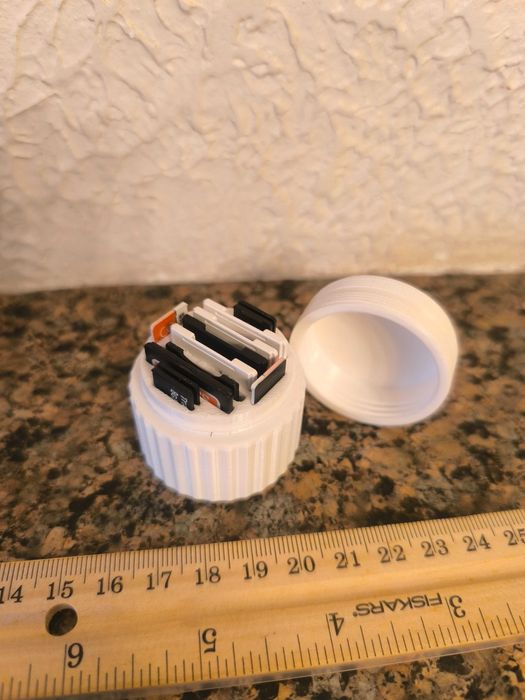 Бокс - кейс для карт памяти SD , micro SD