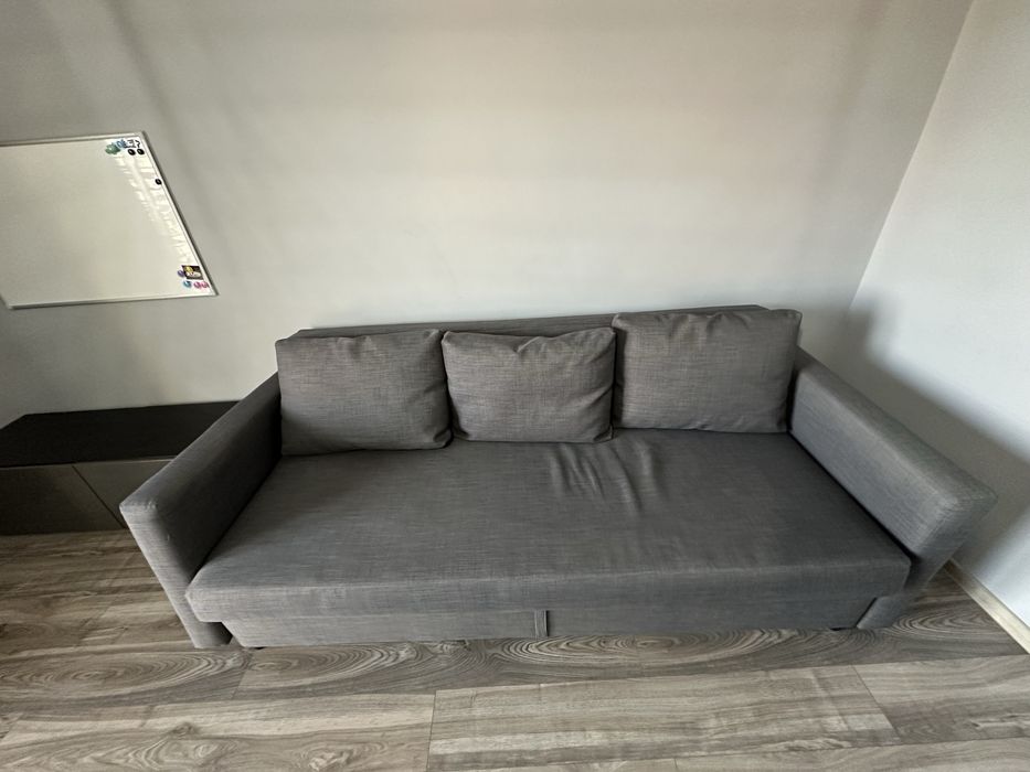 Sofa szara rozkładana  z poduszkami
