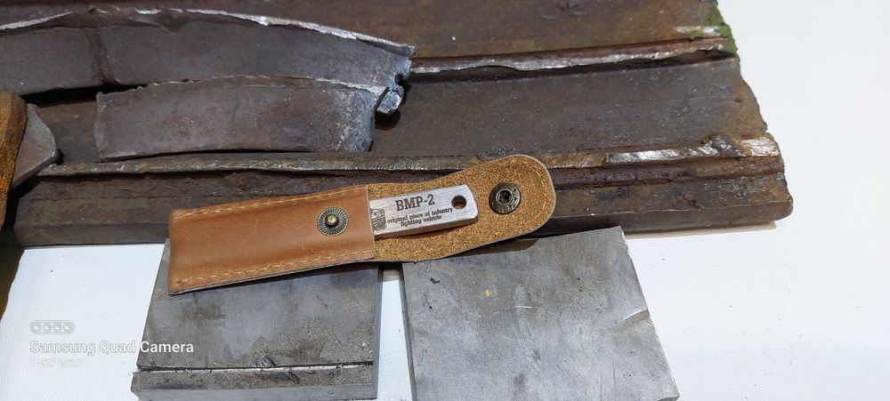 Брелок-відкривачка  із катка БМП. Сувенір.