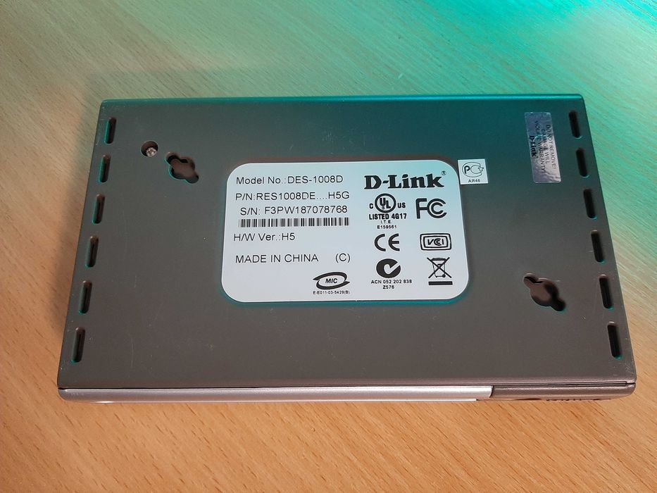 Switch D-Link DES-1008D