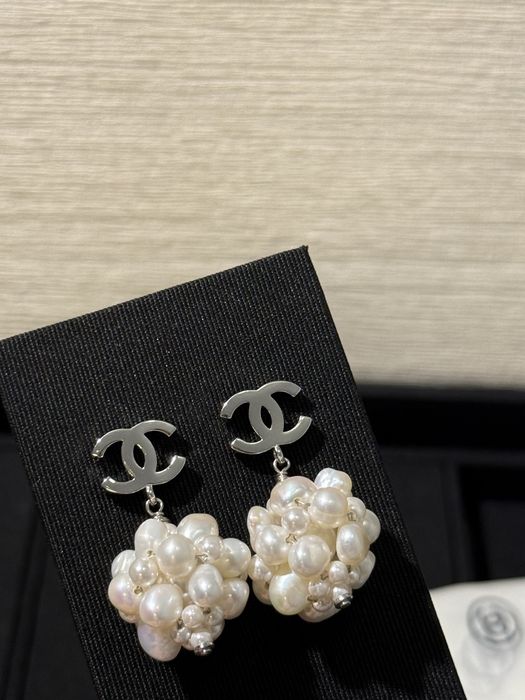 CHANEL® Luksusowe perły CC® kolczyki ekskluzywna biżuteria