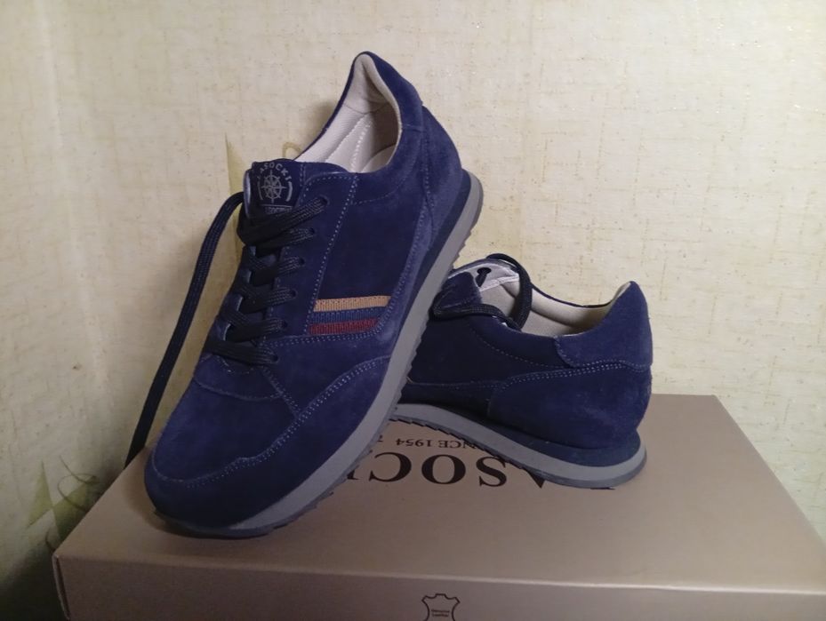 Кросівки  чоловічі.