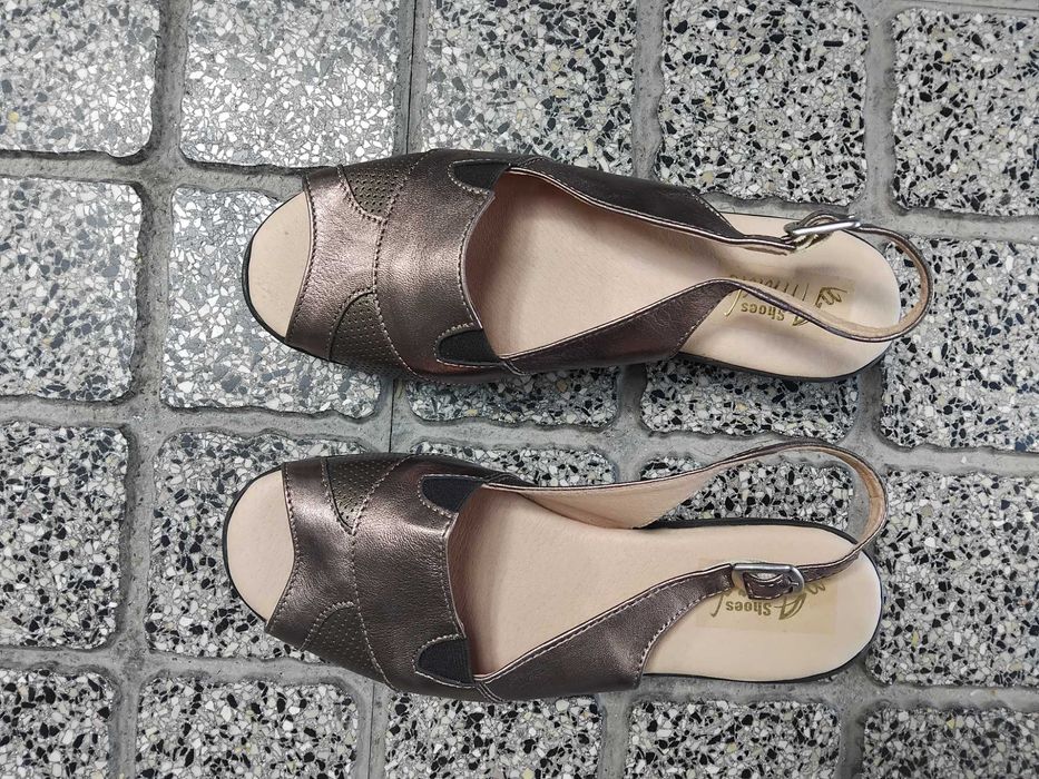 Sapato cunha bronze T38
