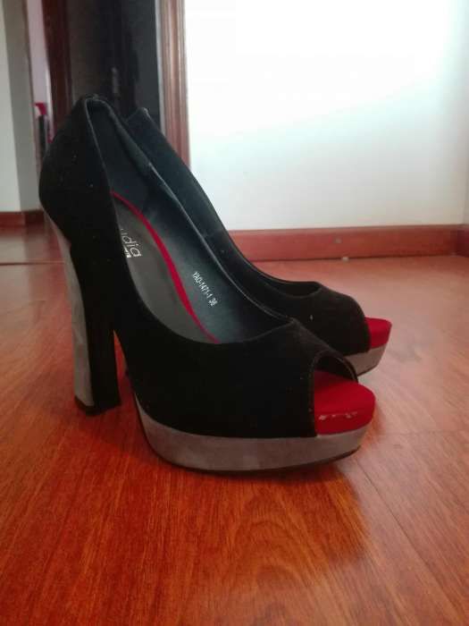 Sapatos Pretos 36