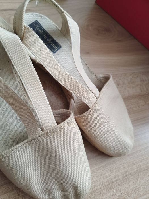 Sandały bezowe rozmiar 38