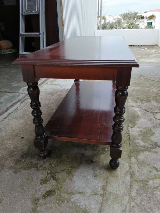 Mesa de centro em mogno
