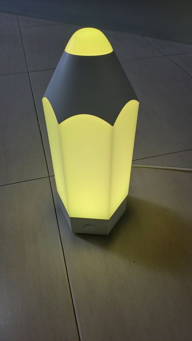 Candeeiro LED Ikea de mesa, multicor como Novo