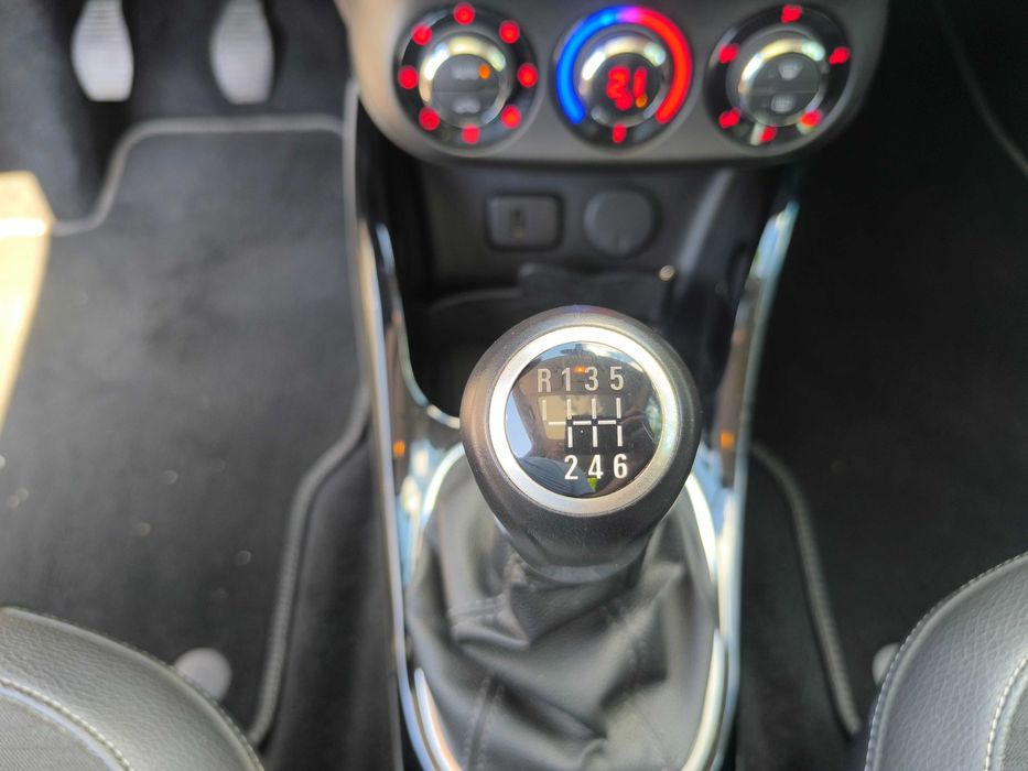 Opel Adam 1.0 Turbo 115cv CX6 Velocidades em bom estado