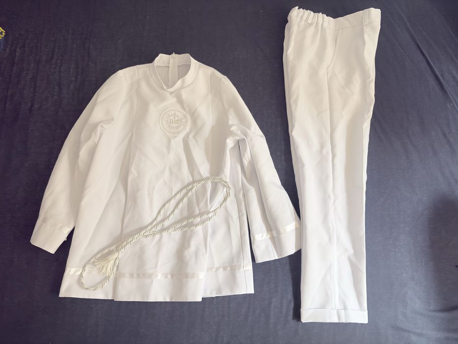 Strój komunijny chłopięcy