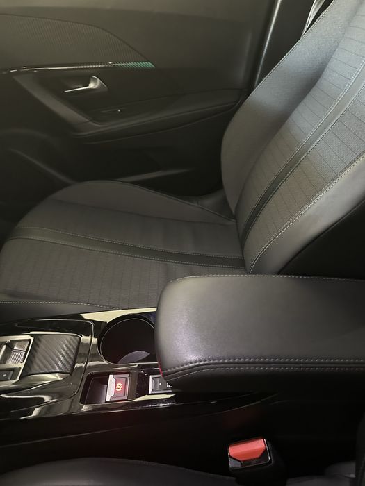 Peugeot e-2008 54 kWh Allure