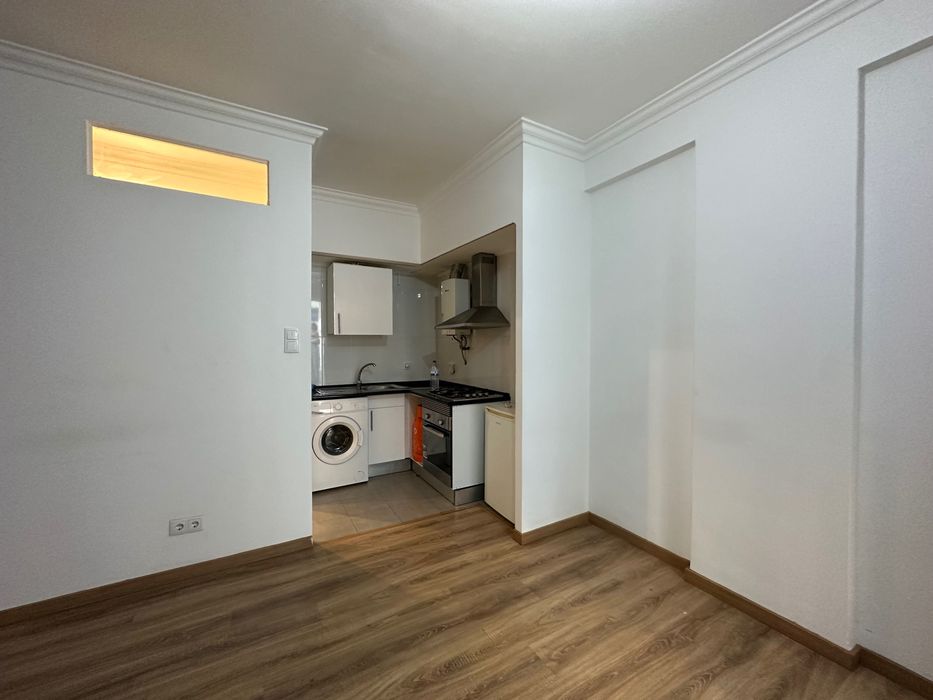 Arrenda-se T0 na Damaia- Excelente localização