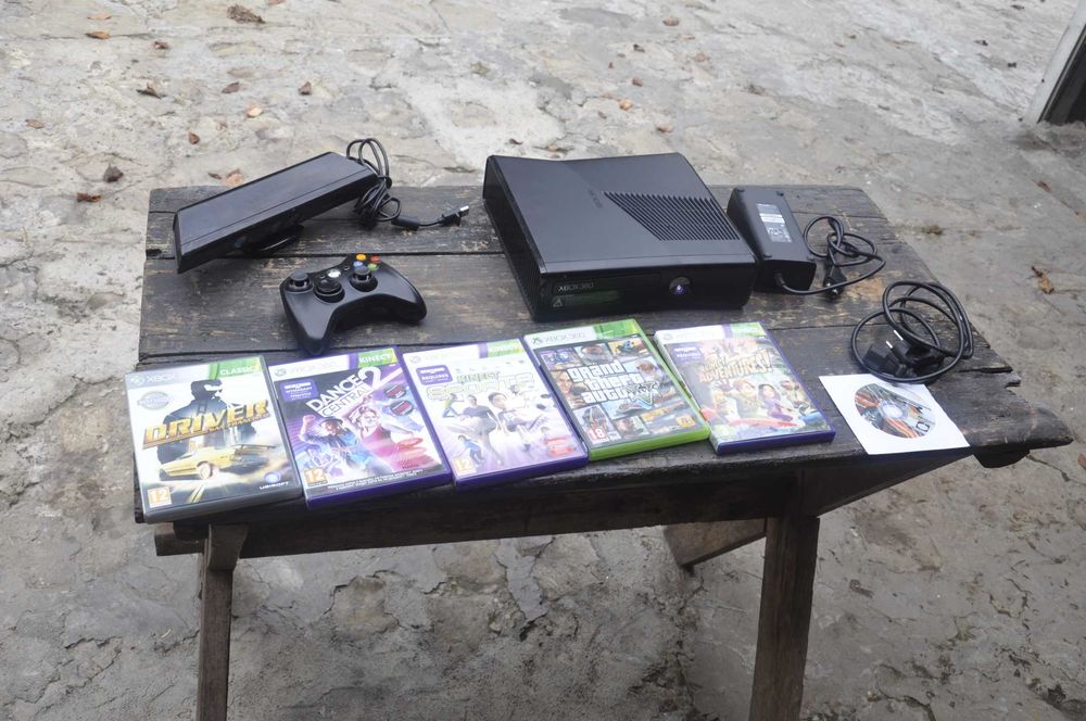 Xbox 360 Slim Kinect Pad 6 Gier Komplet