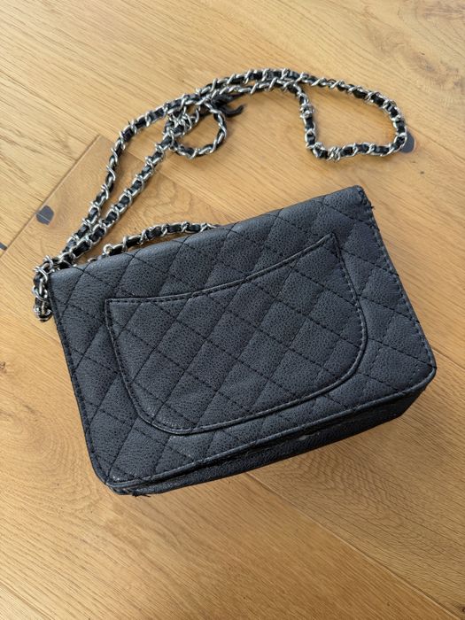 Torebka kopertowka Chanel uszkodzona