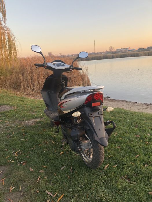 Продам скутер Yeben
