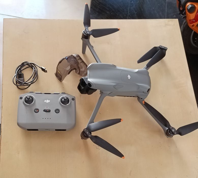 Drones  DJI AIR 3512800883800156161