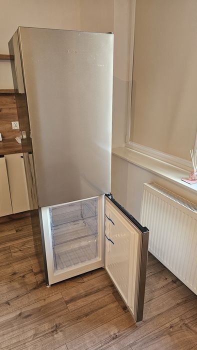 Mam na sprzedaż lodówko-zamrażarkę Amica