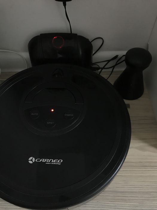 Robot odkurzajacy samojeżdżący