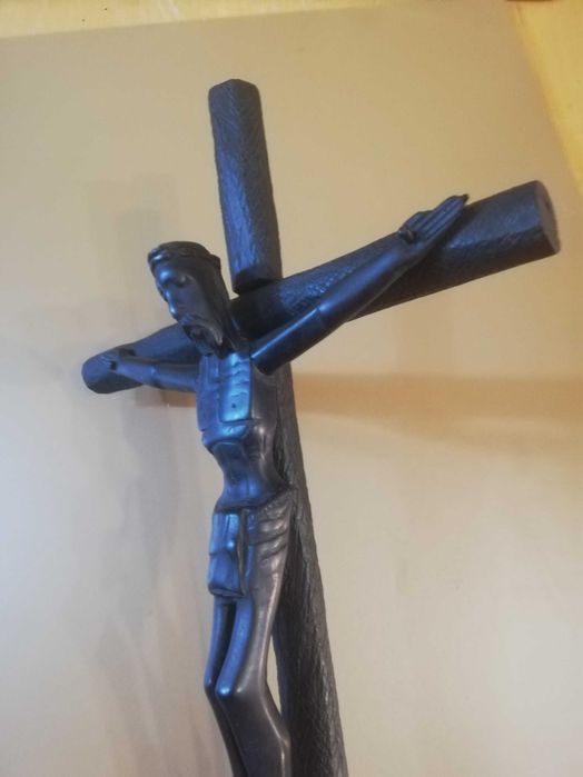 Crucifixo com Cristo em Pau Preto.