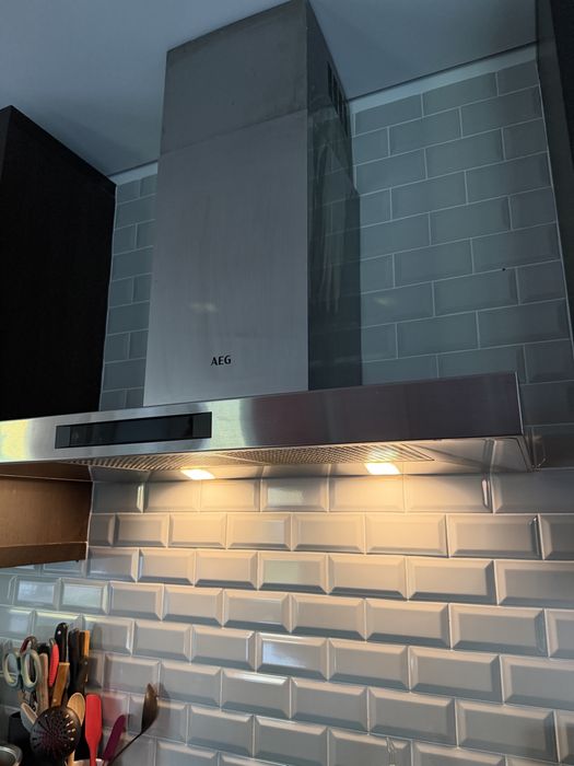 Exaustor de Parede AEG em Inox (Design Moderno) – Estado Impecável