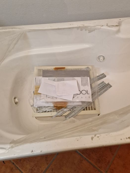 Banheira hidromasagem, super completa e nova sem uso