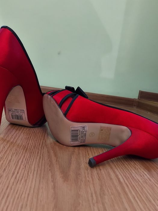 Туфлі жіночі на підборах