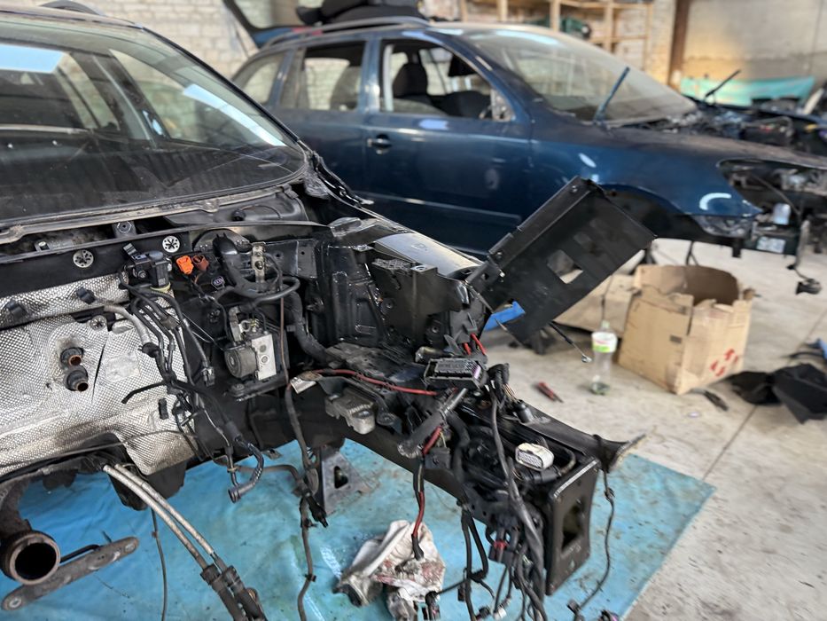 Четверть лонджерон Octavia A7 FL криша стойка Октавія А7