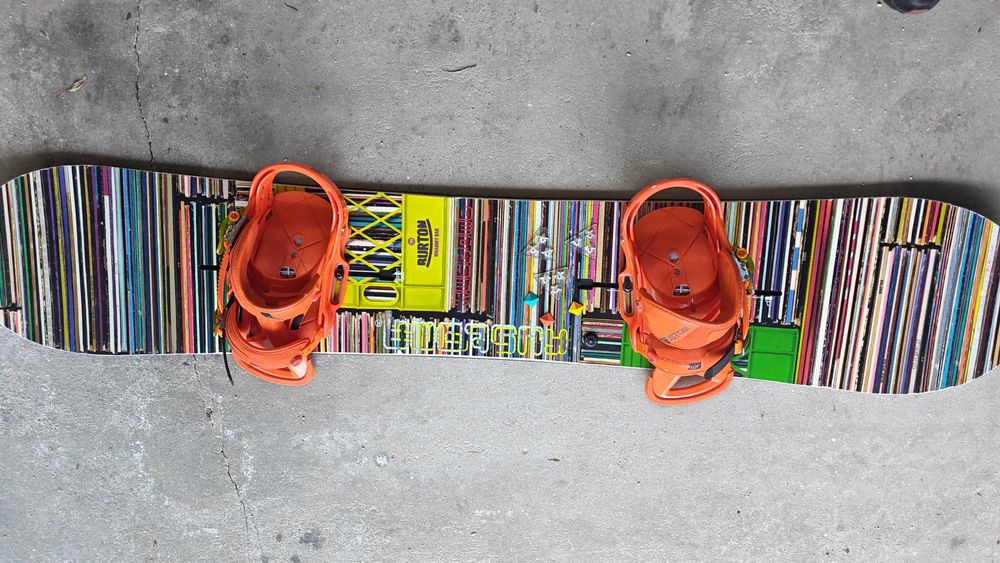 Prancha snowboard Burton com fixações