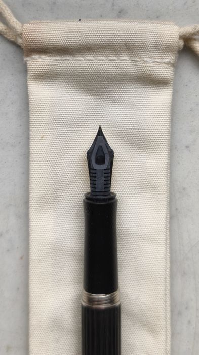 Pióro wieczne Graf Von Faber-Castell Classic Ebony
