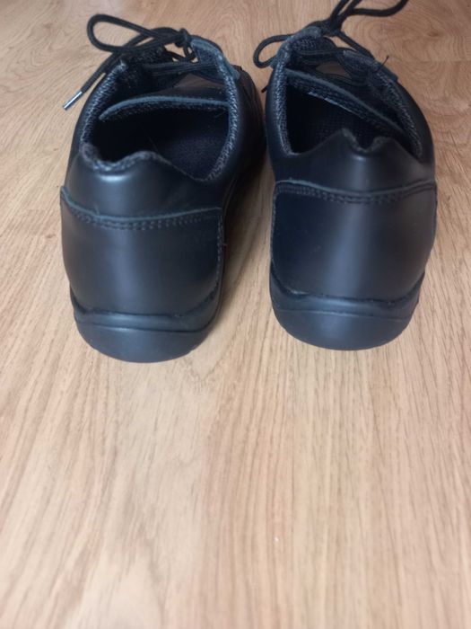 Мужские новые кожаные туфли stuco 41 p.