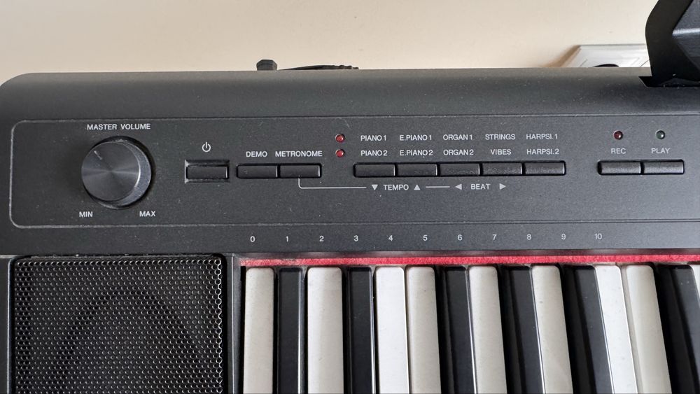 Yamaha Piaggero NP-12 + Tripé Ajustável | Excelente Estado