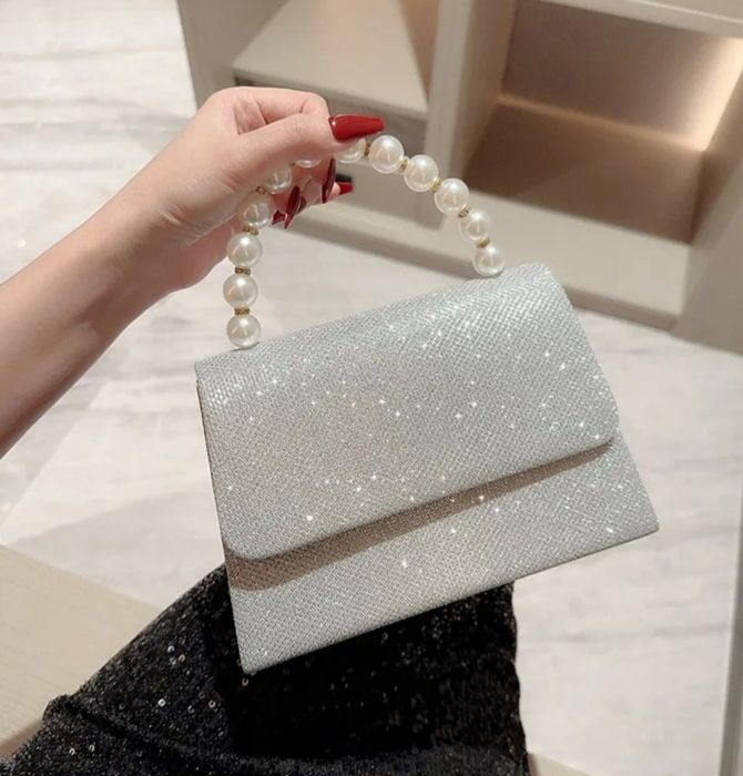 Сумочка вечірня срібляста