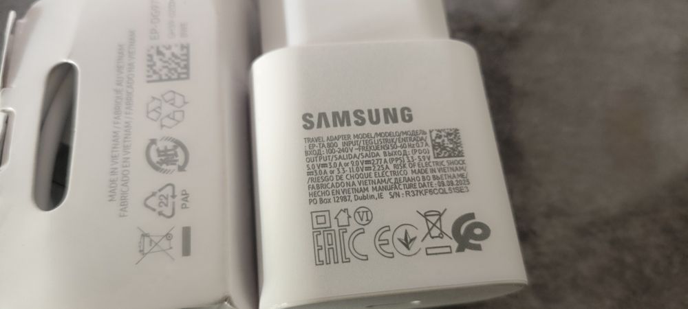 Kompaktowa, szybka ładowarka do telefonów Samsung, kabel 1m.